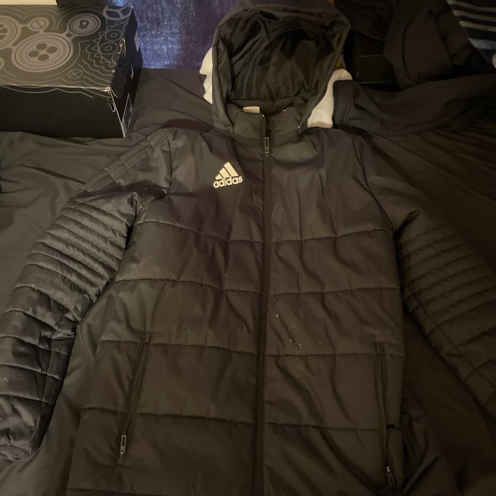 Worn a few times, youth large, kept in good condition